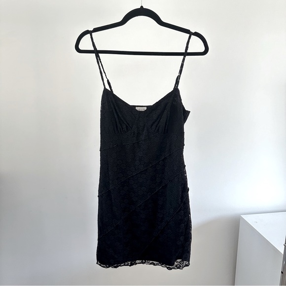 Black Lace Mini Dress Thin Adjustable Straps Form Fitted Size Medium - Picture 6 of 11